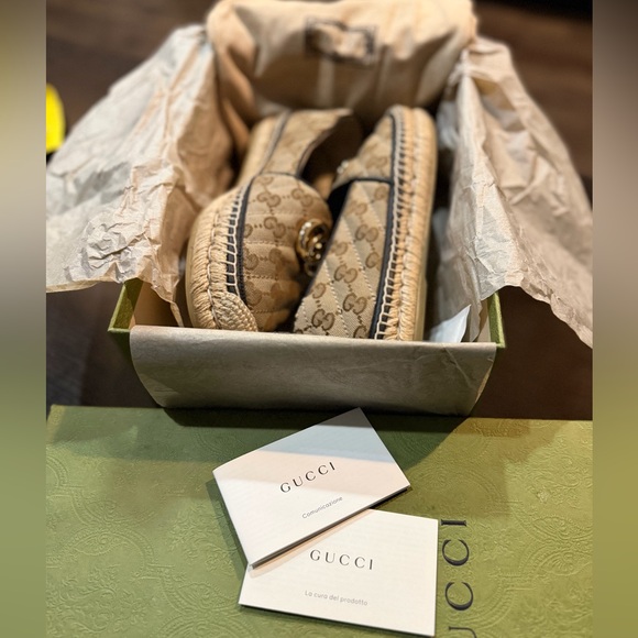 Gucci Tan Espadrille Flats with Gold Emblem - Picture 4 of 8